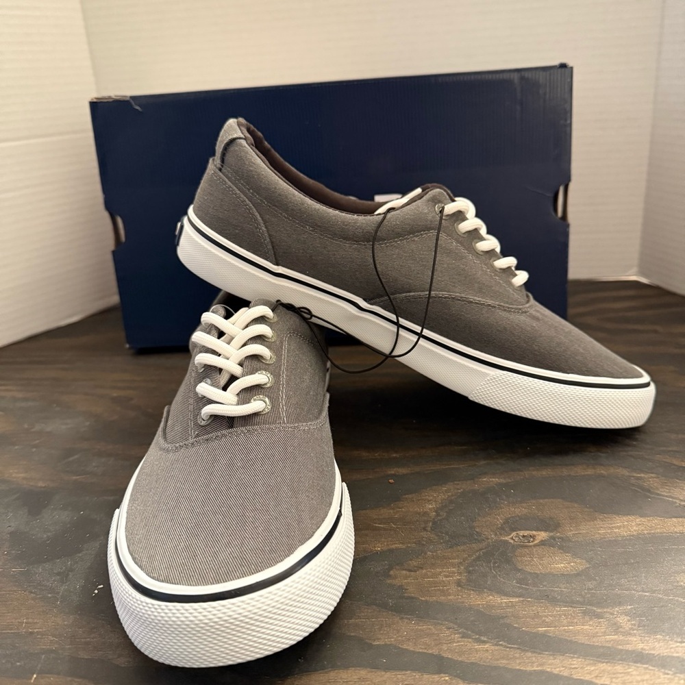 IZOD Men's Gray Rangley Memory Foam Sneakers Size 8.5 and Size 9 New with Box